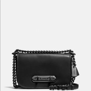 Coach 54640 Swagger leather. Great condition. Beautiful purse.